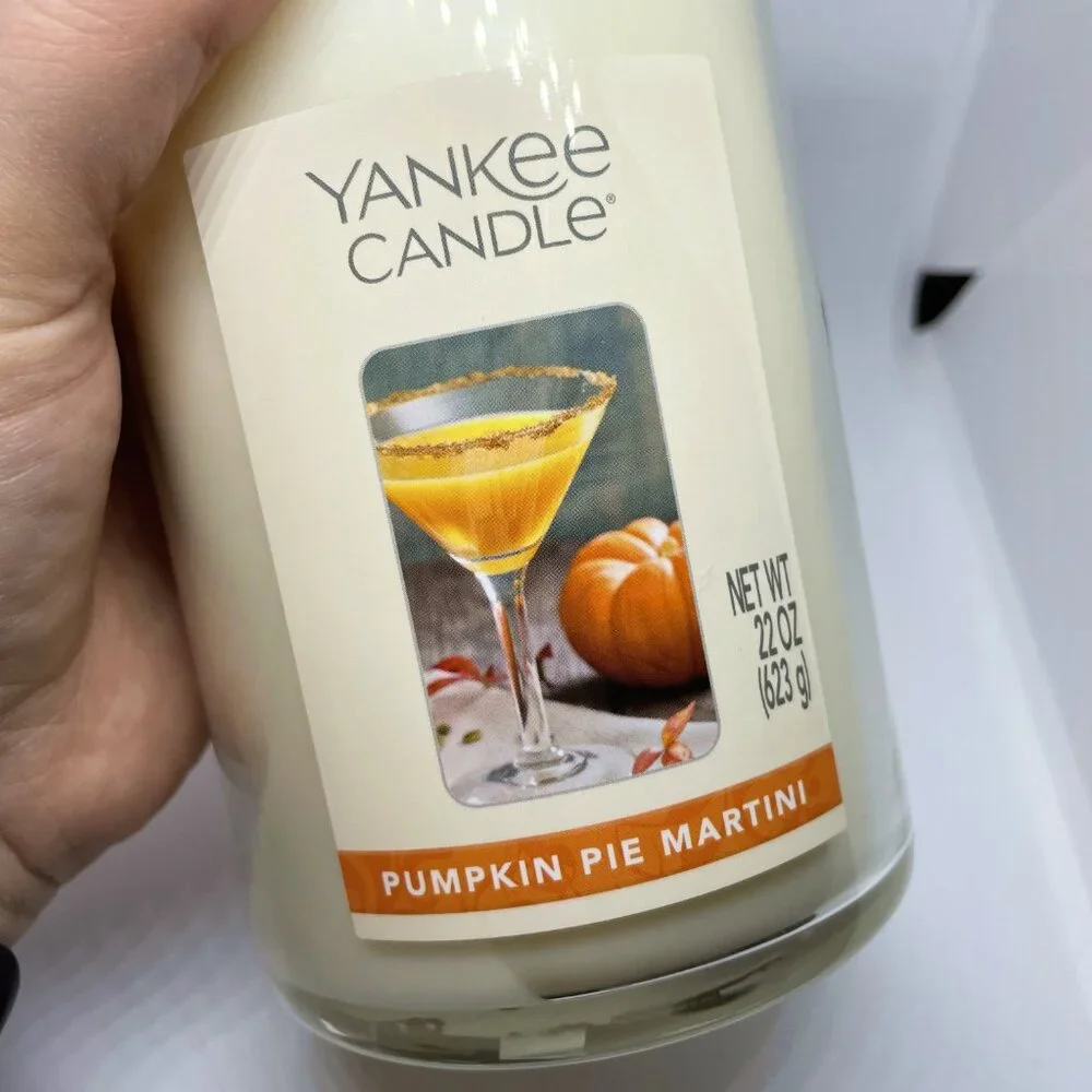 YANKEE CANDLE Pumpkin Pie Martini 22oz Large Jar Tumbler Candle 2-Wick Spice - Picture 3 of 8